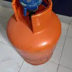 انبوبة غاز ومكيفات وسرير اطفال