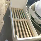 متوفرة اثنين سراير اطفال من عمر خمس سنوات 18سنه يكبر ويصغر