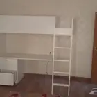 سرير مع مكتب