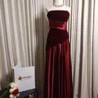 فستان احمر مخمل