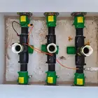 كهربائي كنترول محطات وقود وغاطسات ومصانع وكسارات وتجميع لوحا