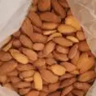 اللوز البجلي وزبيب الحماط وزبيب العنب