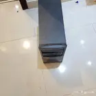 جهاز كمبيوتر شخصي للبيع سومه وحياك نضيف بس عليه غبار وبدوا