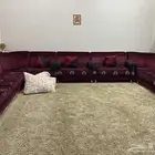 كنب عنابي مخمل 11 قطعه بحاله جيده لا يوجد فيهم اي كسر