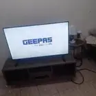 شاشة نظيفه جدا مع القواعد حقها