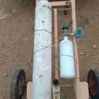 اسطوانتين أكسجين صغيرة ووسط كما هو واضح بالصوره