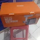 مفرمة كهربائيه وسرير هزاز أطفال ومكيف