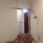 معلم تكسر جدران