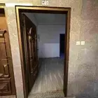 شقة 3 غرف وصالة قريبة جدا من شارع الملك عبدالله