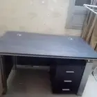 مكتب ممتاز جدا وكرسي ودولاب مكتبي