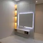 شاشة تلفزيون مع طاولة ومكتبه