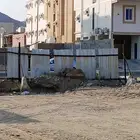 زنق مهملة على حافة الطريق لمن يرغب في حملها