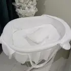 سرير أطفال استخدام قليل جديد