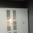 غرفة كاملة مكونة من دولاب 2 كمادينه وتسريحة 2 سرير نفر ونص و