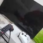 شاشه 4k فيها اليوتيوب والنت فليكس. واكس بوكس