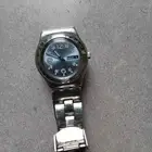 للبيع ساعة سواتش الاصليه وقوتشي نساية