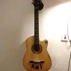 قيتار خشبي
