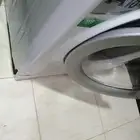 غسالة اريستون بحالة جيدة فيها عيب بسيط من تحت شوية صدأ