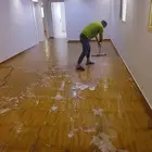 جلي بلاط وتنظيف شقق ومنازل وفلل وغسيل كنب وغسيل خزانات وعزل