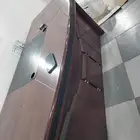 مكتب مع جانب مع وحدة ادراج حالة نظيفه