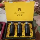 عطور عليه عرض