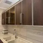 مطبخ خشبي نظيف جدا و بحالھ ممتازھ