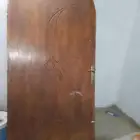 باب خشب ب 150 ومغسلة حوض واحد ب 130 وكنب ثلاث قطع ب 150 ريا