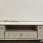 طاوله نظيفه مافيها ولا كسر