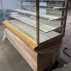 ثلاجة عرض حلويات