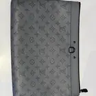 شنطة (باوتش)لويس فيتون اصلية رجالية ونسائية