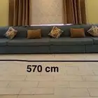 كنب مت صل مع طاولتين جانبية وستارة