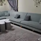 كنب مع طاولات وستارة للبيع على السوم
