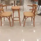 طاولات وكراسي