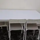 طاولة طعام مع كراسي