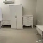 اثاث غرفة نوم كامله لنفرين منفصله  اثاث سليم و بحالة ممتازه