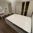 غرفة نوم   سرير ودولاب ومراية