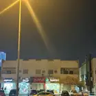 للبيع عماره بحي الملك فهد مساحه 887م محلات تجاريه وشقق سكنيه