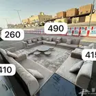 مجلس ارضي شبه الجديد يشمل الطاولات والستارة