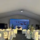خيام أوروبية كراسي طاولات شاشات صوتيات جلسات شعبية