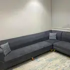 طقم ركنة حرف L استعمال خفيف معاه ترابيزه وبديل سجاد