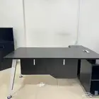 للبيع طاولات مكتب