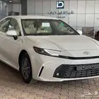 تويوتا كامري 2025 استاندر سعودي E ملوووح ابيض اسود
