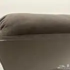 كرسي استرخاء وجهاز مودم موبايلي