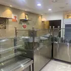 للتقبيل العاجل - محل حلويات