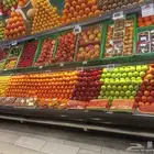 للبيع ثلاجة عرض خضروات وفواكه بحالة ممتازة 3.75 متر