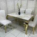 طاولة طعام فاخرة