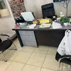 مكتب مع ثلاثه كراسي مقاس 90 سم   2 متر