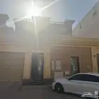 للبيع فله وشقتين حي الرمال