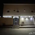 بيت للبيع دور وشقتين