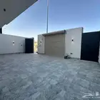 شقه للبيع مساحه كبيره وسعرها طيب 6غرف وصاله